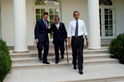 Crowly helps Gates obama ignores at Beer Summit