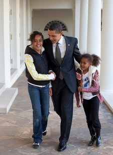 barack-obama-and-daughters