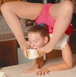 contortionist-drinking-coffee