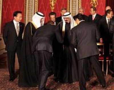 effeminate-obama-bows-saudi