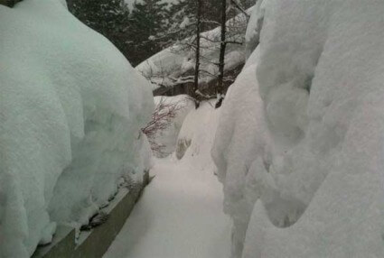 heavenly-walkway-snowwall