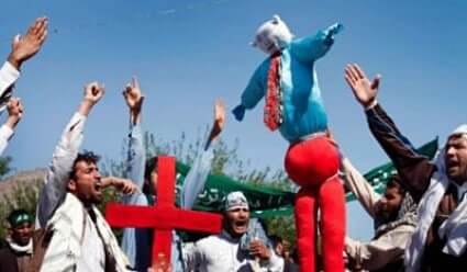 Angry Pakistani mob protests Florida Koran-burning by burning Obama in effigy